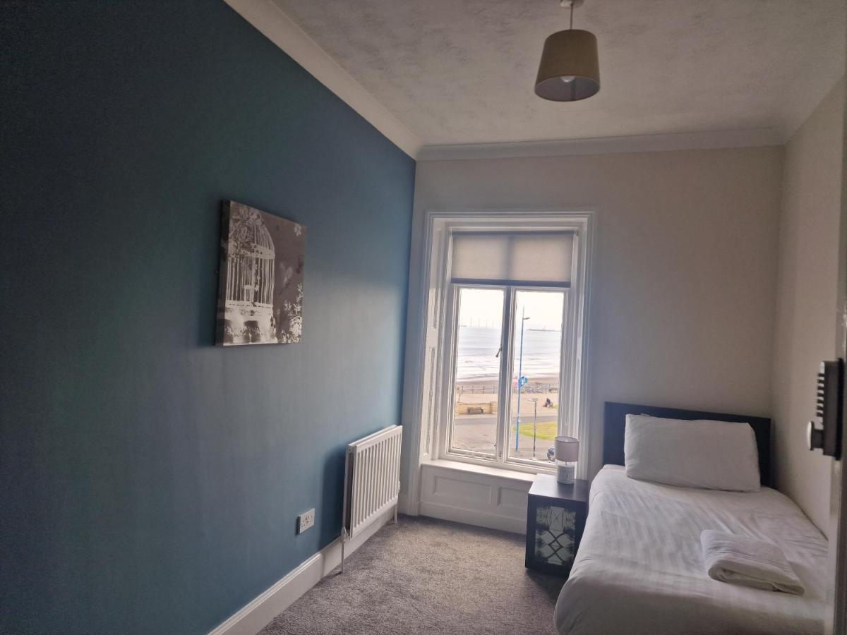 2 The Green, Exceptional Large House, Sea Views Loads Of Bathrooms Seaton Carew Kültér fotó